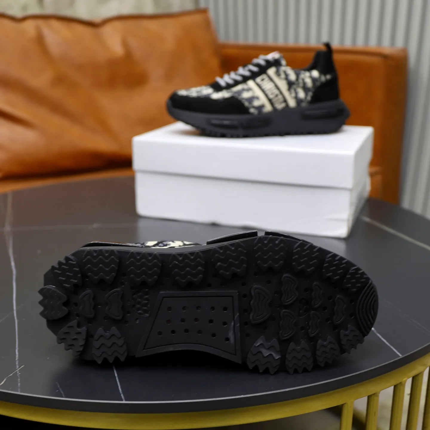 Ex-factory price: 462💰🙅‍♂️🙅‍♂️🙅‍♂️ Brand: Dior DIOR Standard code: 38-44 (45 customized) Grade: Same as the official website Material: Original material splicing Comfortable and breathable lining Lightweight and wear-resistant sports outsole Style category: Men's fashionable casual shoes Running sneakers Distinguished luxury brand elements Top luxury Color: actual picture color